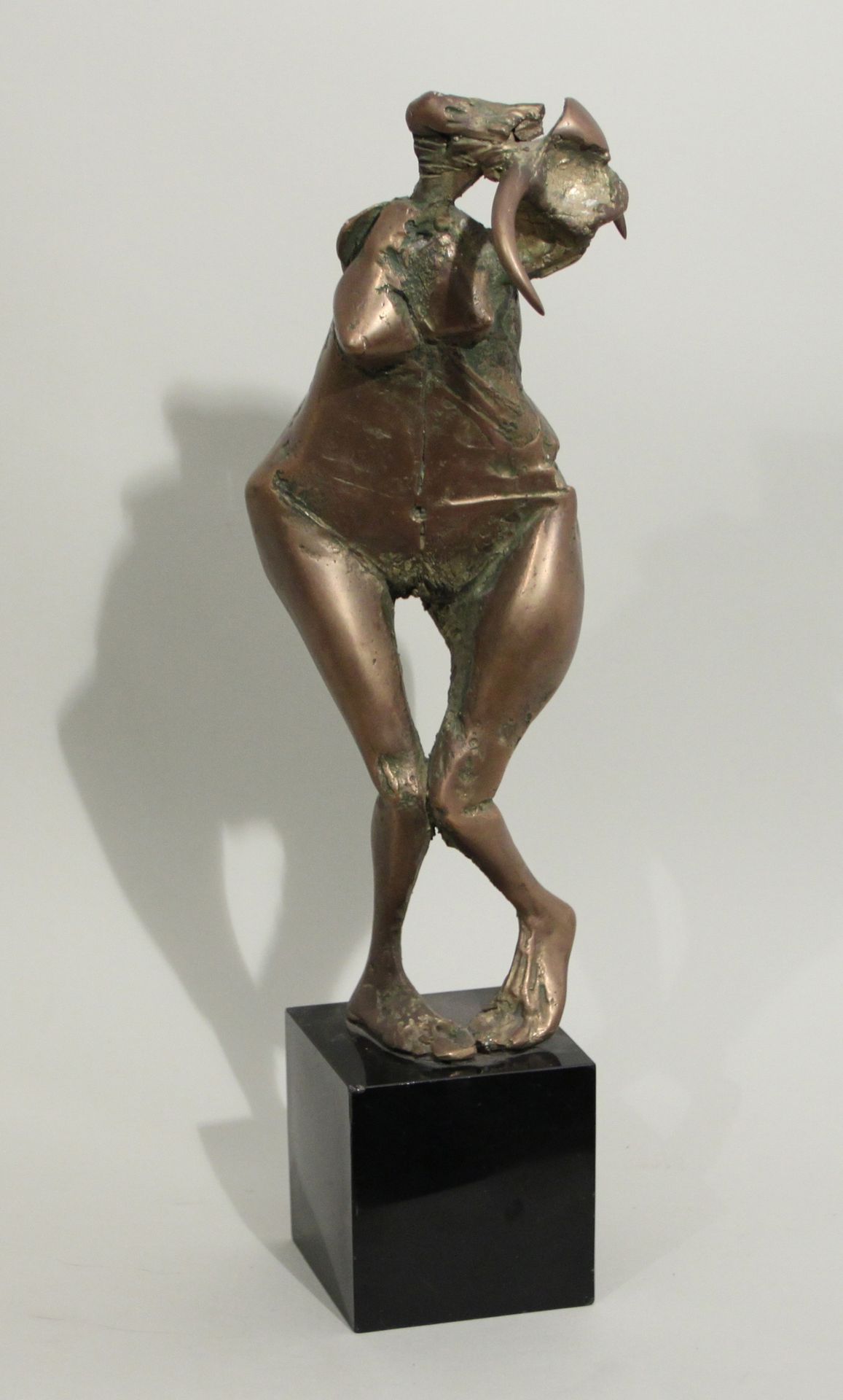 Null VEJDI RACHIDOV (né en 1951). "La femme Minotaure". Bronze à patine médaille&hellip;