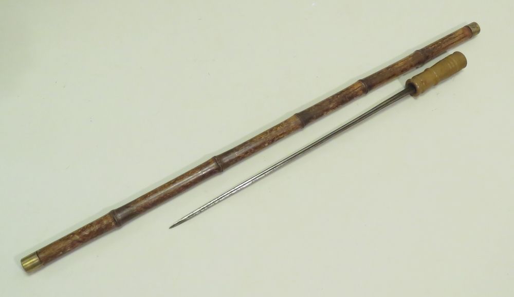 Null Canne épée en bambou et résine. Long : 93.5 cm.