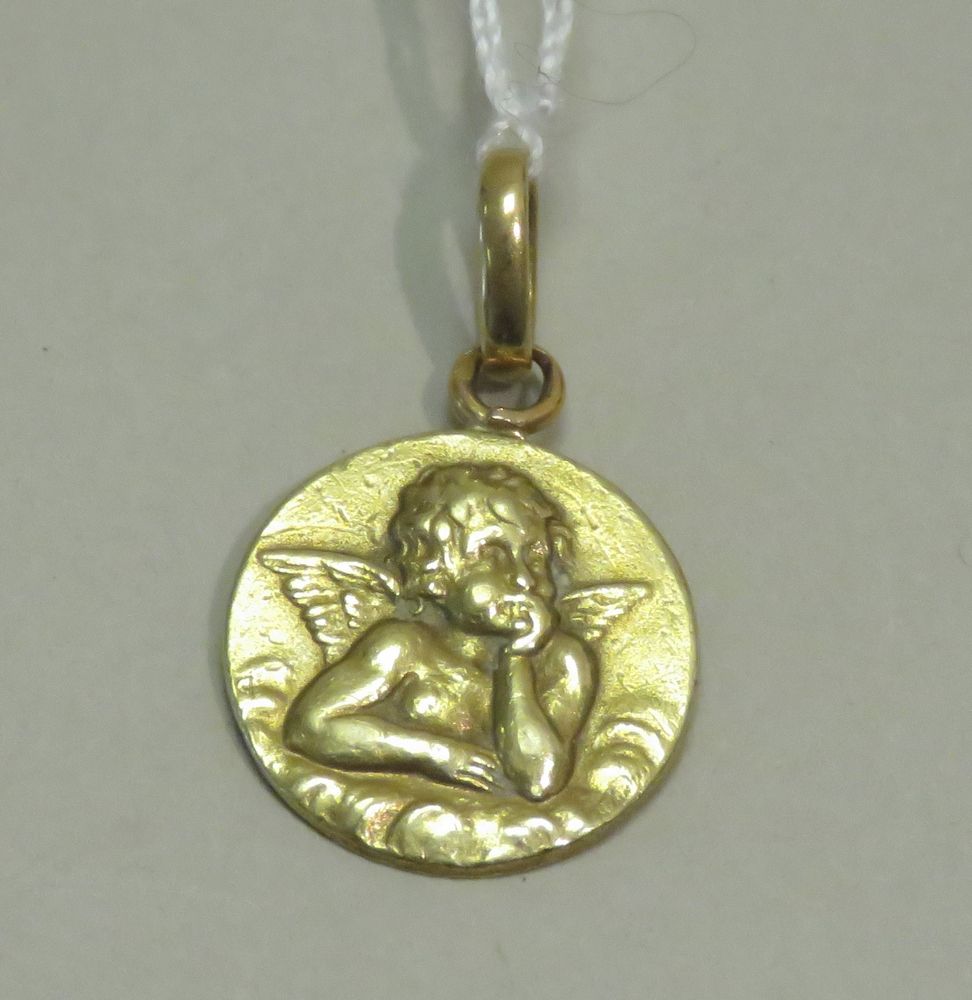 Null Médaille de naissance en or jaune. Poids net : 1g35. Diam : 2 cm (gravée).
