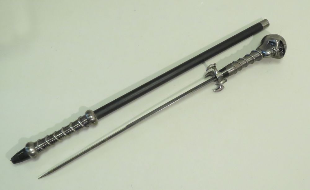 Null Canne épée en métal. Long : 100 cm.