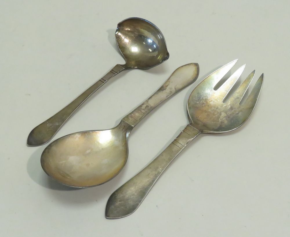 Null Orfèvre : Georg JENSEN, Danemark. Ensemble de trois pièces (un couvert à sa&hellip;