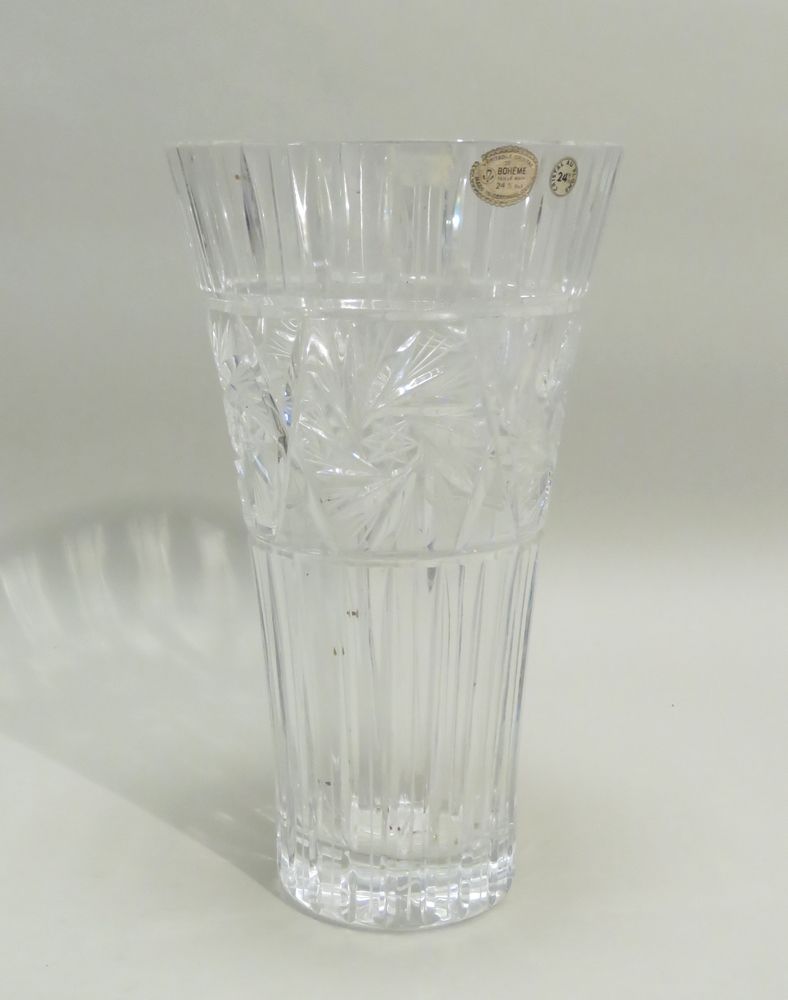 Null Vase aus geschliffenem böhmischem Kristall mit "Kornett". 30,5 x 18 cm.