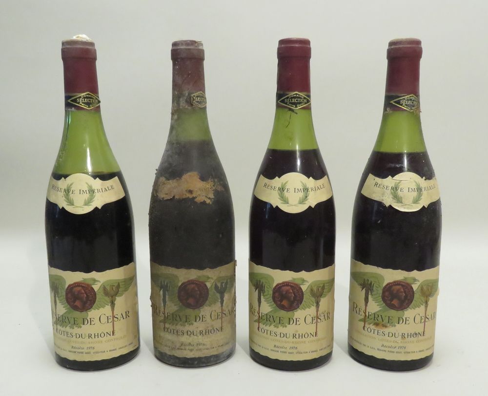 Null Réserve de César, Réserve Impériale, Côtes-Du-Rhône, millésime 1976. 4 BTLS&hellip;