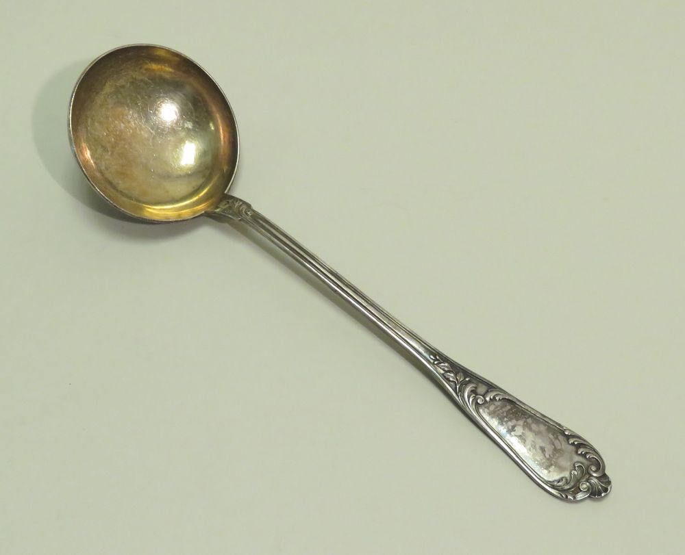 Null 金匠：亨利-苏弗洛（1884-1910）。美丽的银勺（印有Minerva头像，第一标题和金匠印记），有罗盖尔风格的装饰。净重：244克。长度：33厘米&hellip;