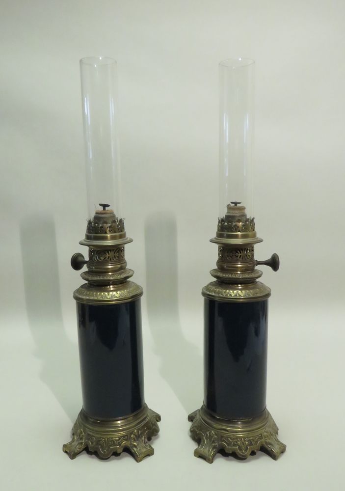 Null Pair of ceramic vases "rouleaux" mounted in oil lamps. Gilt bronze trim on &hellip;