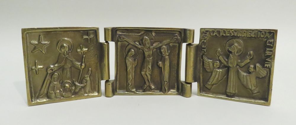Null 鎏金铜质宗教三联画《我是复活和生命》。20世纪。7 x 22.5厘米（展开）。