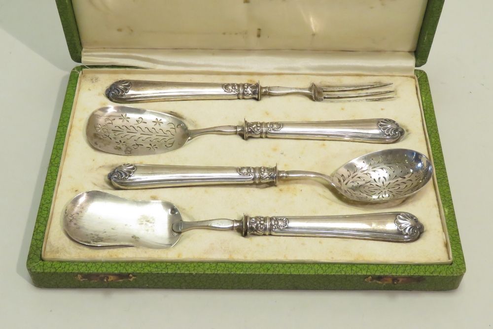 Null Goldsmith : P.B. Candy service of four pieces, spoons and fork in silver (M&hellip;