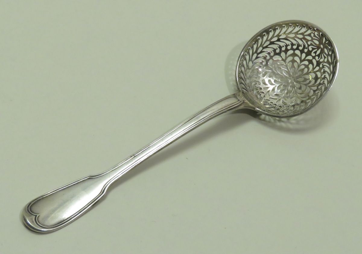 Null Silver sprinkling spoon, threaded model. Marked "2nd Rooster, 1st Title", t&hellip;