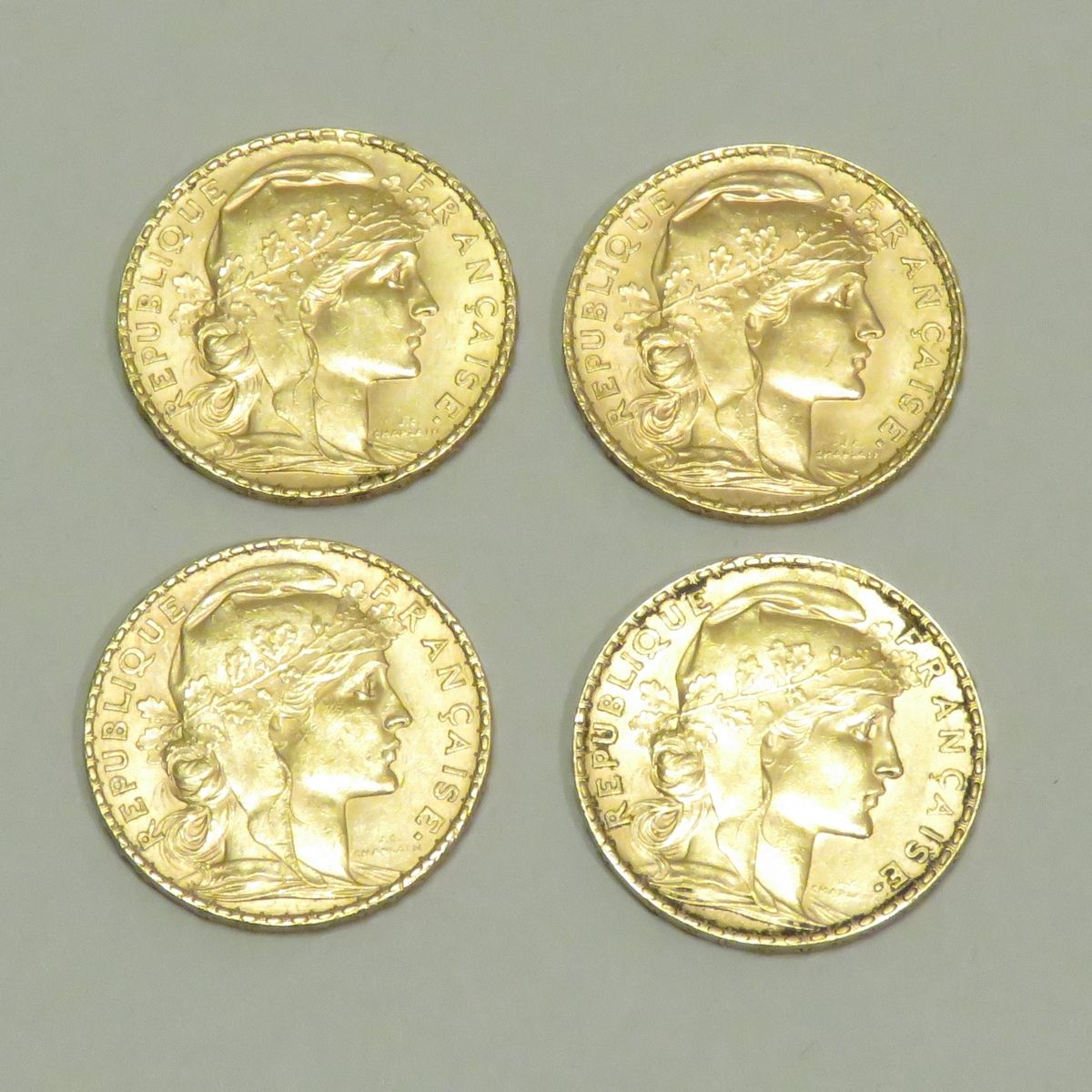 Null 一套4枚20法郎 "Coq "金币，日期为1908年（X1）；1910年（X1）；1911年（X1）；1913年（X1）。总净重：25克95。直径：2&hellip;