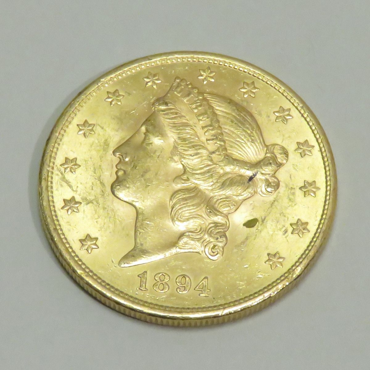 Null 20美元金币 "自由头-双鹰"，日期为1894年，工坊 "S"（旧金山），雕刻师：James B.朗克尔。重量：33克45。直径：34mm。