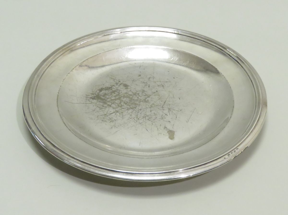 Null Circular dish with plain body in silver plated metal (as is). 2,5 x 27,5 cm&hellip;