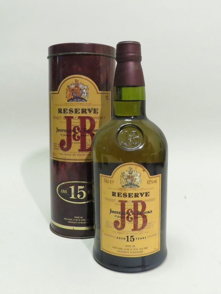 Null J&B Reserve, 15 Jahre alt. 1 Flasche mit 70 cl in einer Schatulle.