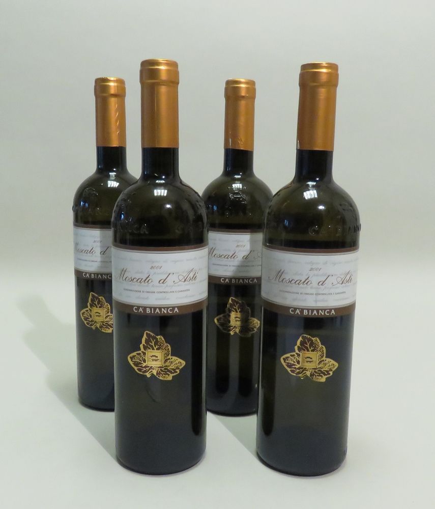 Null Moscato D'Asti, Blanc, Vin Italien, millésime 2001. 4 BTLS (Niv. Bon).