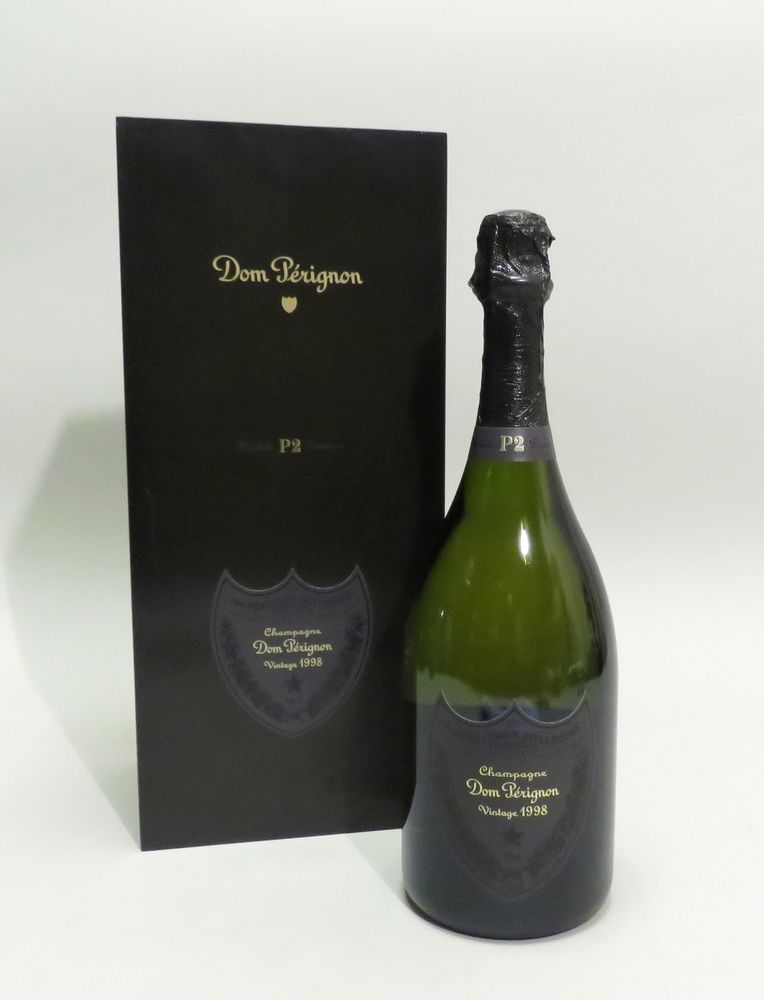 Null 唐-培里侬香槟，Brut，年份，"Plénitude P2，Deuxième"，年份1998。1个BTL，装在原来的金属盒子里（盒子上有小刮痕）。