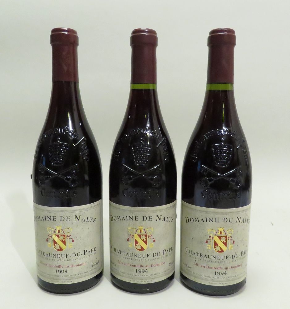 Null 德纳利斯酒庄，教皇新堡，罗讷河谷，1994年份。3 BTLS (1 Niv. Good; 2 Niv. BG; étiq. Sales) 。