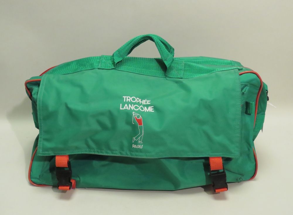 Null LANCOME " Trophy

Green fabric sport bag, titled "Lancôme Paris Trophy". 2 &hellip;