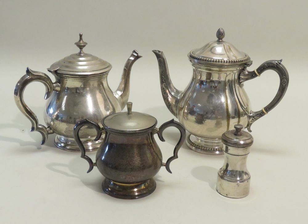 Null Lot of four miscellaneous pieces (mismatched), silver plated, including: -A&hellip;