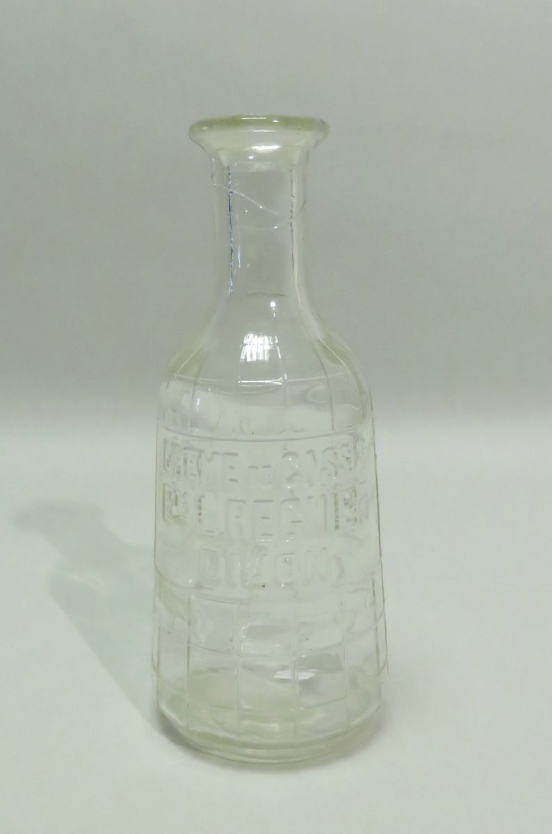 Null 模制/压制玻璃的广告杯 "Crème de Cassis-Ets L.Regnier-Dijon"。23 x 10厘米。