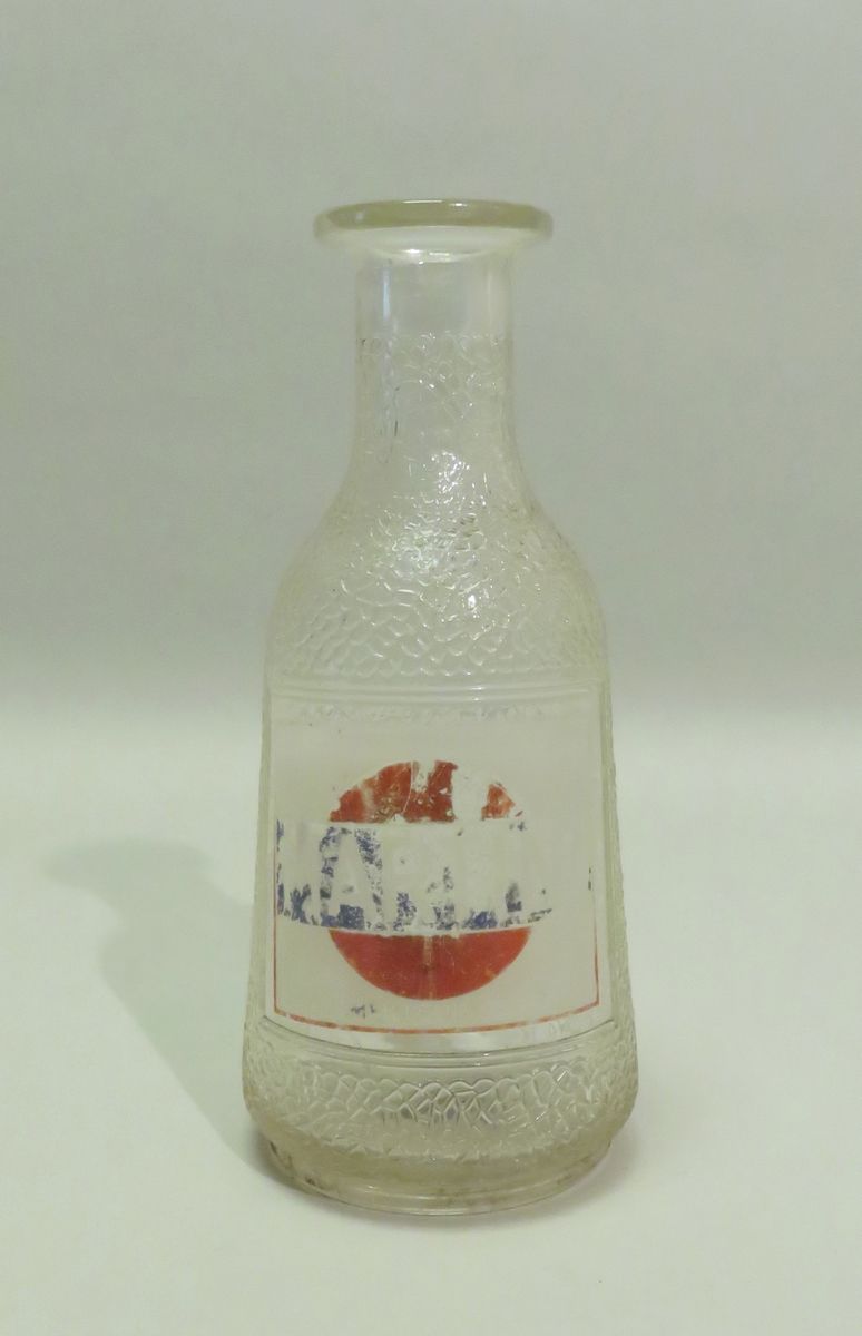 Null 模制/压制玻璃广告酒瓶 "马蒂尼，最好的都灵"（Verrerie Mazoyer，巴黎）。21.5 x 10 厘米。