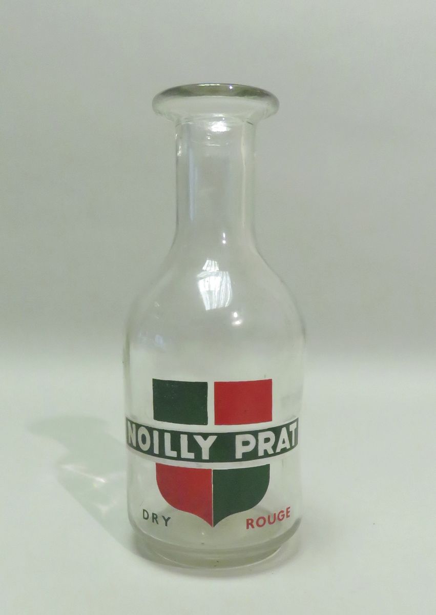 Null Werbekaraffe aus gepresstem/gegossenem Glas "Noilly Prat". 19,5 x 8,5 cm.