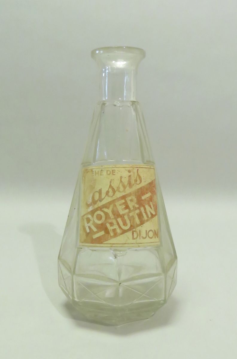 Null 模制玻璃广告酒瓶 "Crème de Cassis, Royer-Hutin, Dijon"。23,5 x 12 cm。