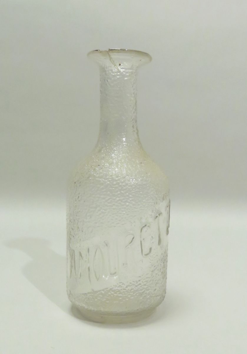 Carafe publicitaire en verre soufflé "Amourette". 21.5 x 10 cm (éclat à la lèvre&hellip;