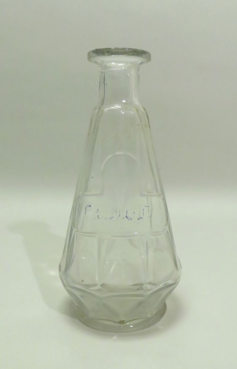 Carafe publicitaire en verre moulé/pressé "Pernod Fils". 19.5 x 9 cm.