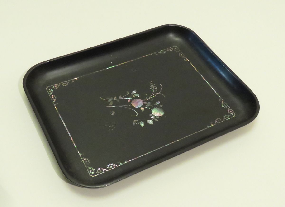 Null Small tray in boiled cardboard and black lacquer with inlaid mother-of-pear&hellip;