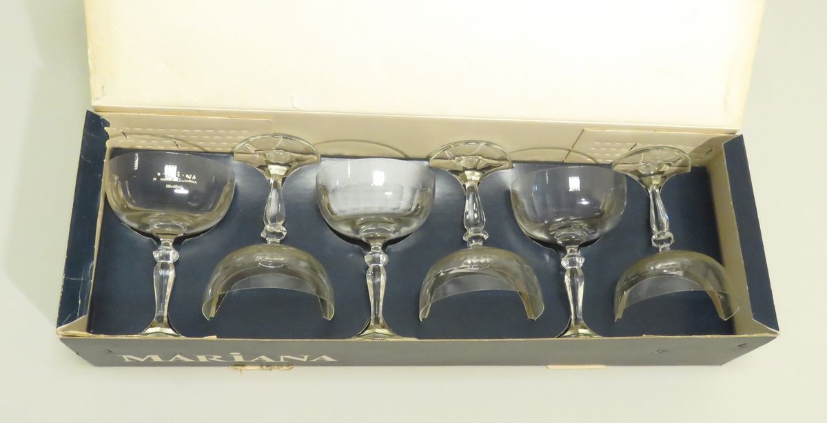 Null MARIANA，捷克斯洛伐克。一套六只水晶香槟杯。13,5 x 10厘米（原包装盒）。