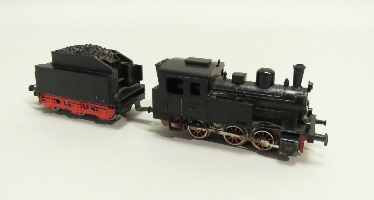 Null MARKLIN. Steam Locomotive with Tender, HO. As is.