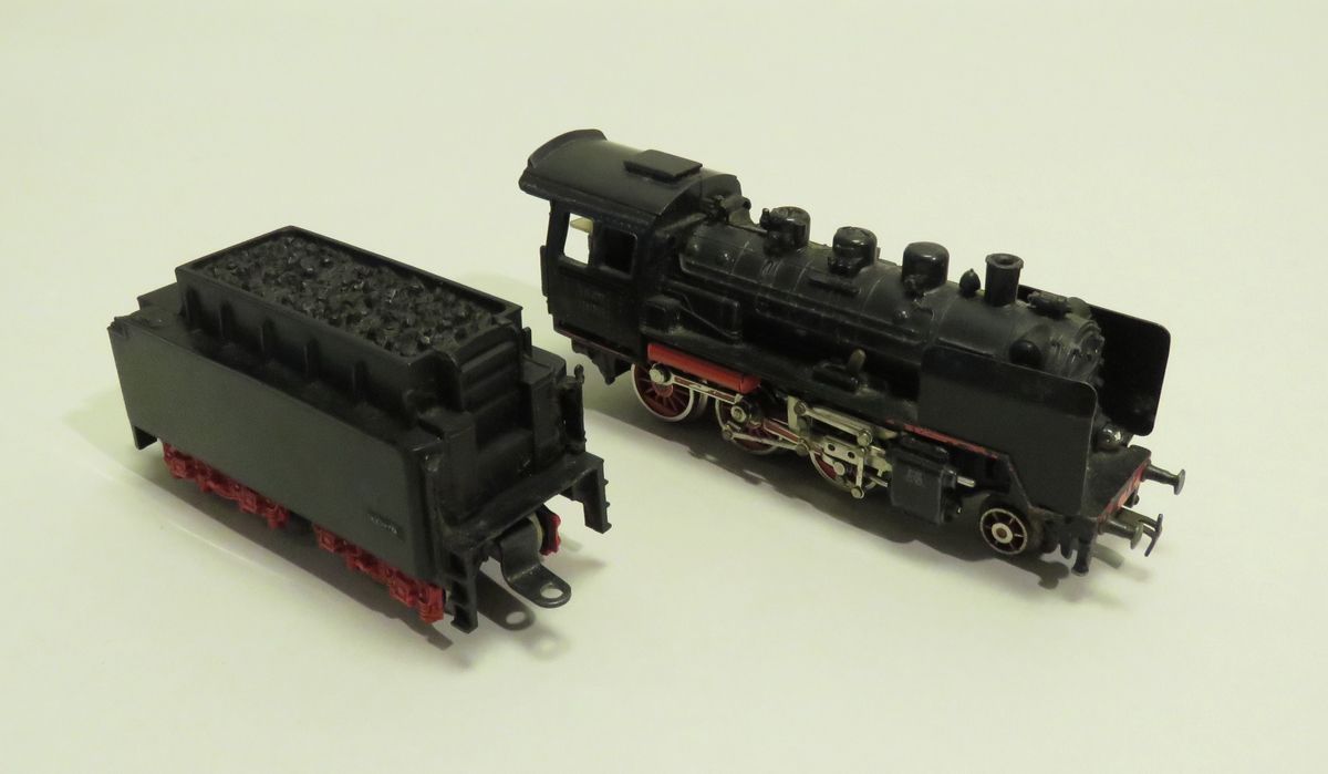 Null MARKLIN. Steam Locomotive with Tender, HO. As is.