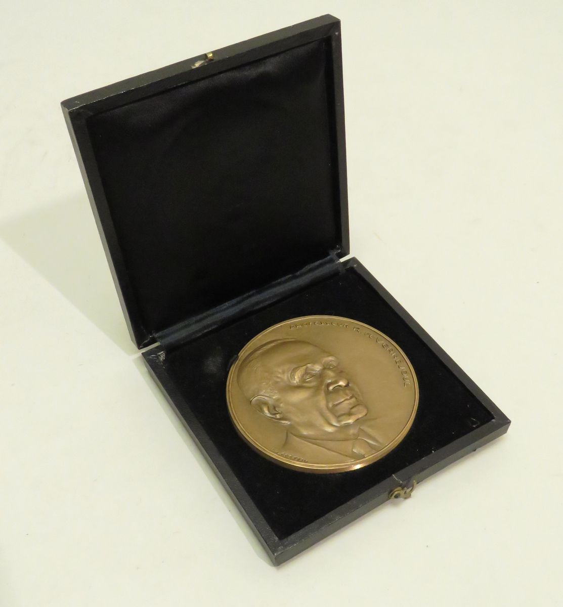 Médaille de table en bronze "Ordine Protecta Alitur Flamma, Professeur R.DE VERN&hellip;