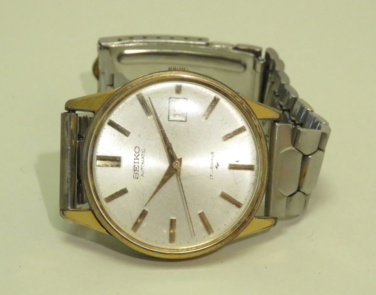 Null SEIKO. Steel and gold-plated steel bracelet watch for men. Steel bracelet w&hellip;