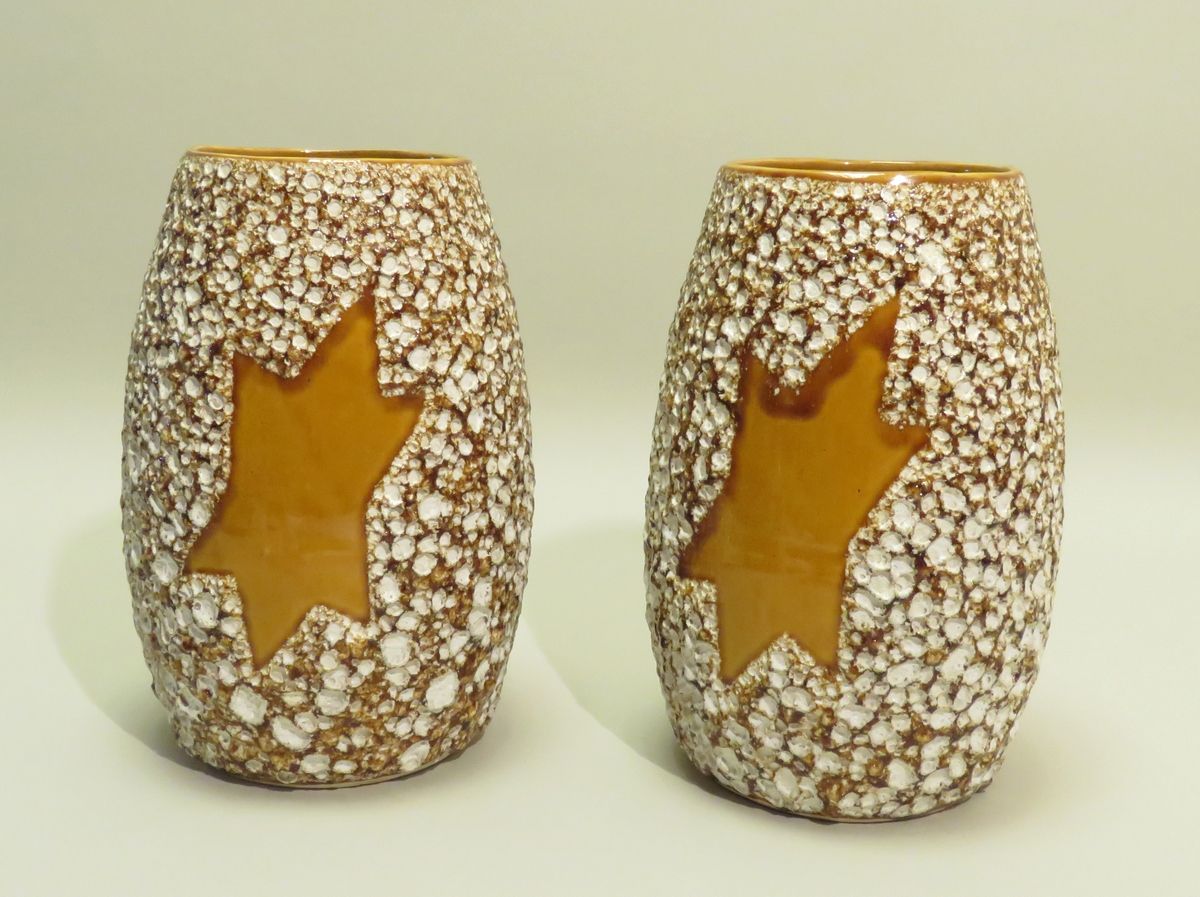 Null Pair of vases in enamelled stoneware. Stamp in hollow VALLAURIS under the b&hellip;