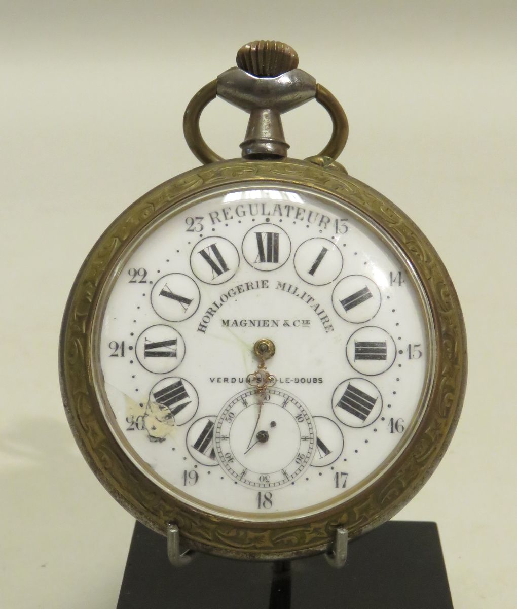 Null MAGNIEN & Cie, Verdun-Sur-Doubs, relojería militar. Regulador de metal. Mov&hellip;
