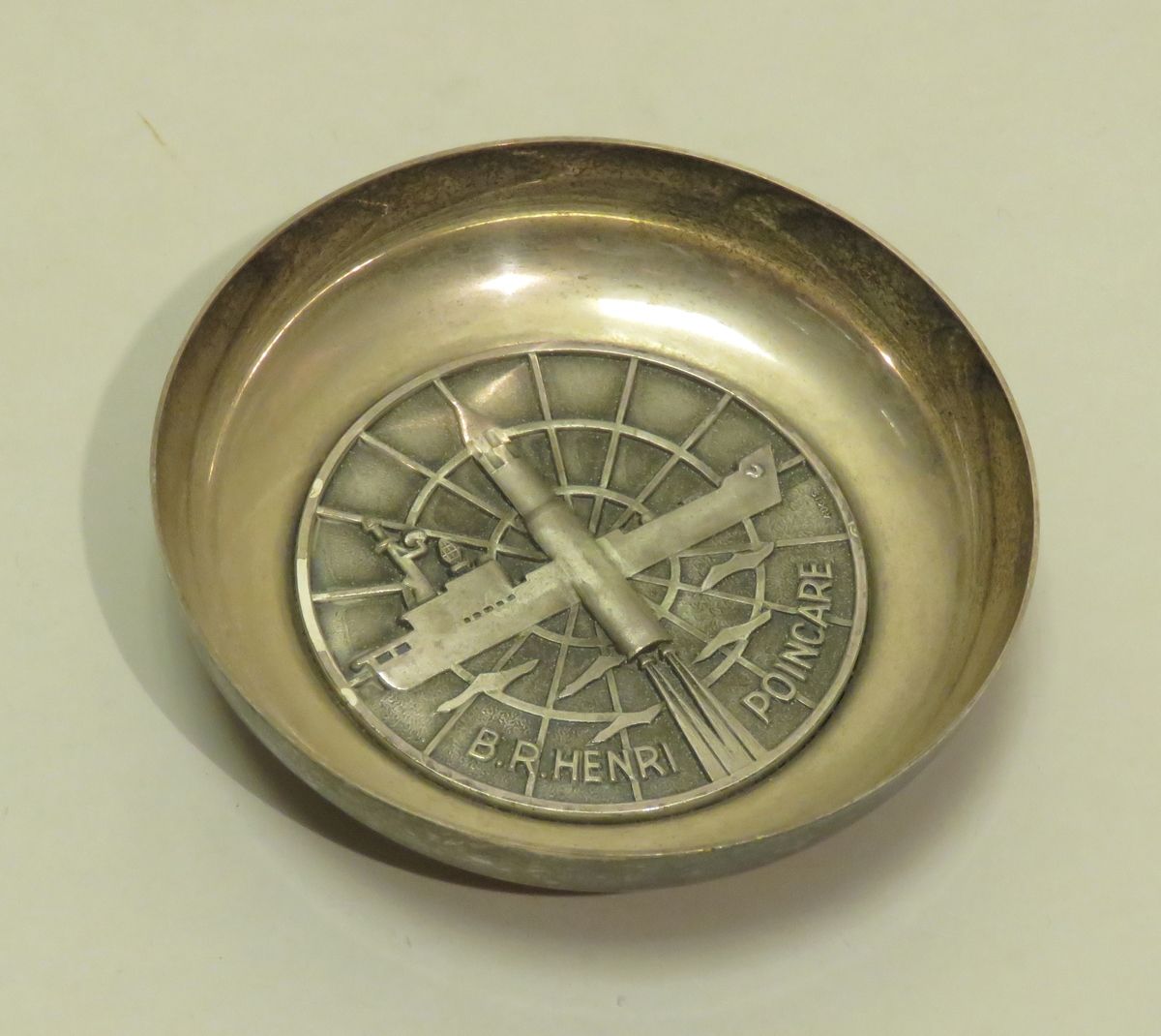 Null Vide-poches en métal argenté "B.R.Henri POINCARé" (d'après AUGIS). 2.7 x 11&hellip;