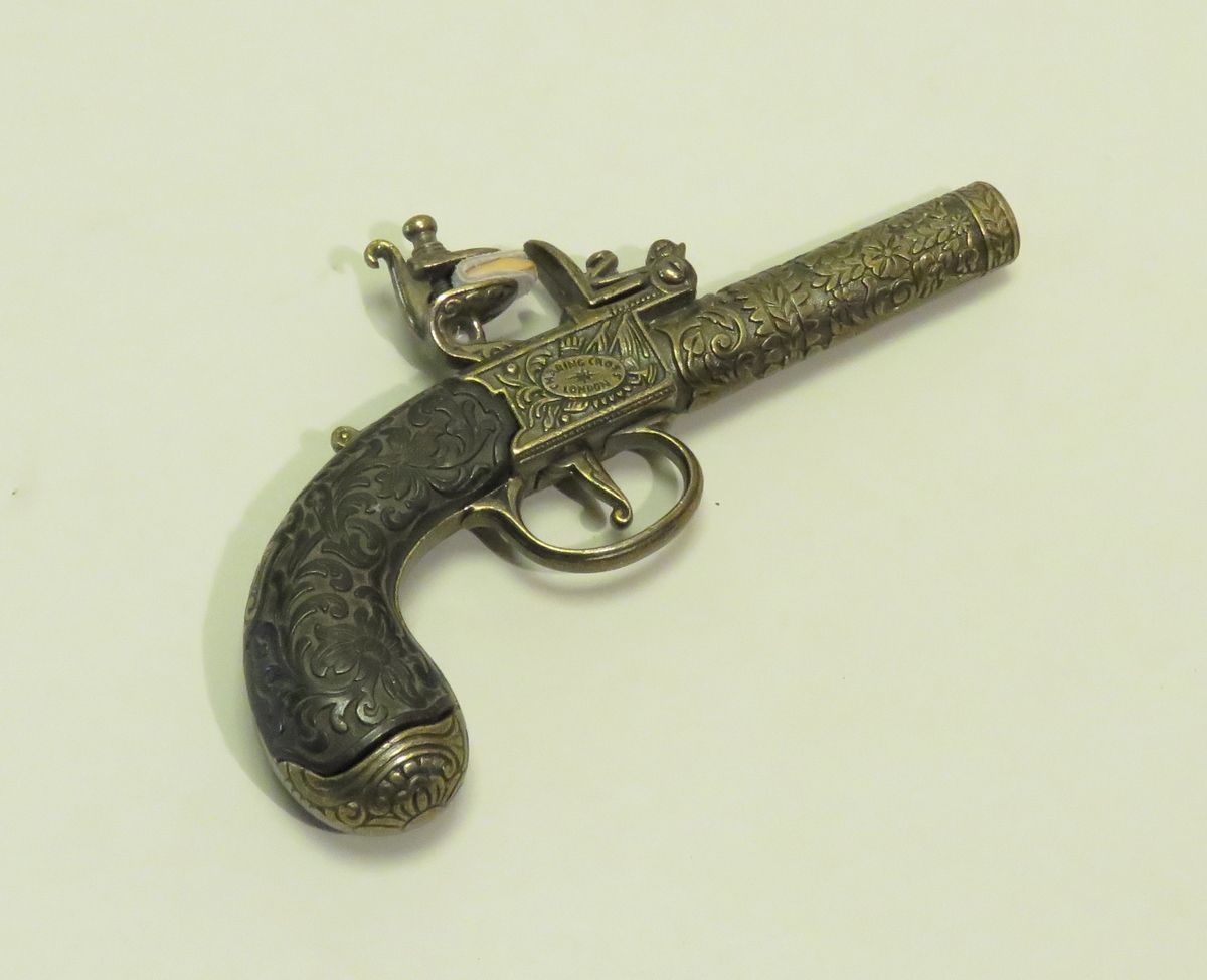 Null Pistola metálica de chispa para decoración. Siglo XX. Longitud : 18,5 cm.