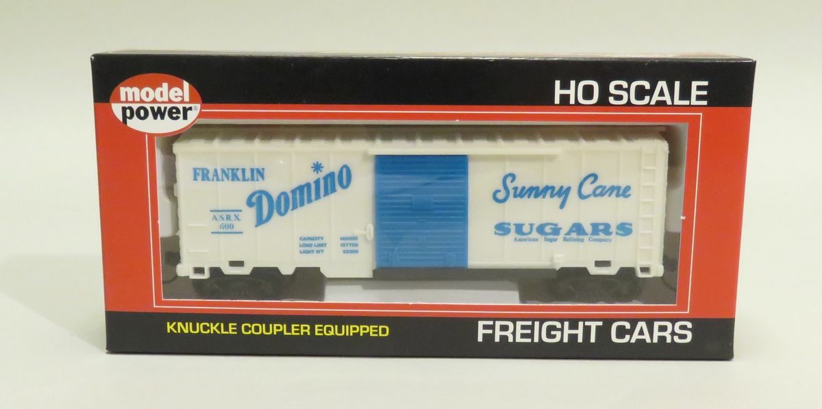 Null MODEL POWER. "Domino W/Knuckle Couplers" (98006), HO. In original box.
