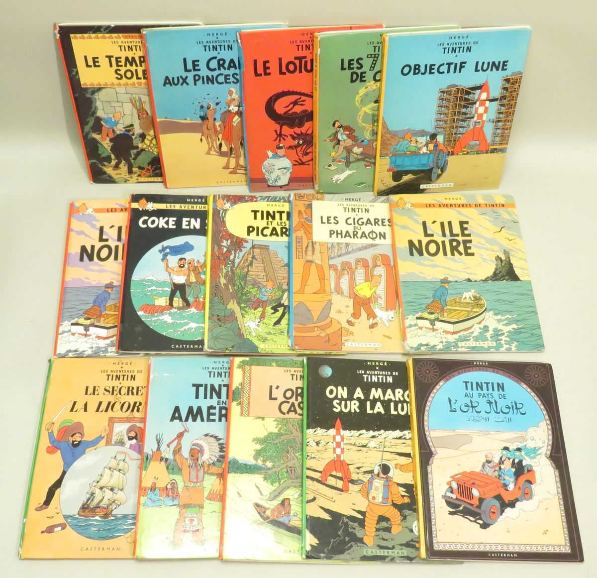 Null 一批重要的15本 "丁丁 "漫画，包括。- "Tintin au Pays de l'Or Noir", Casterman, 1971; - "On&hellip;