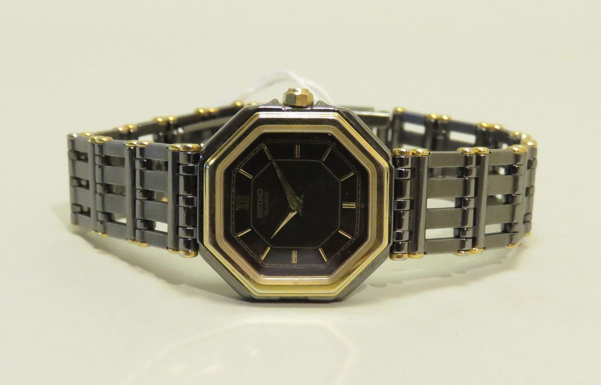 Null SEIKO. Ladies' wristwatch in steel and gold-plated steel. The bracelet with&hellip;