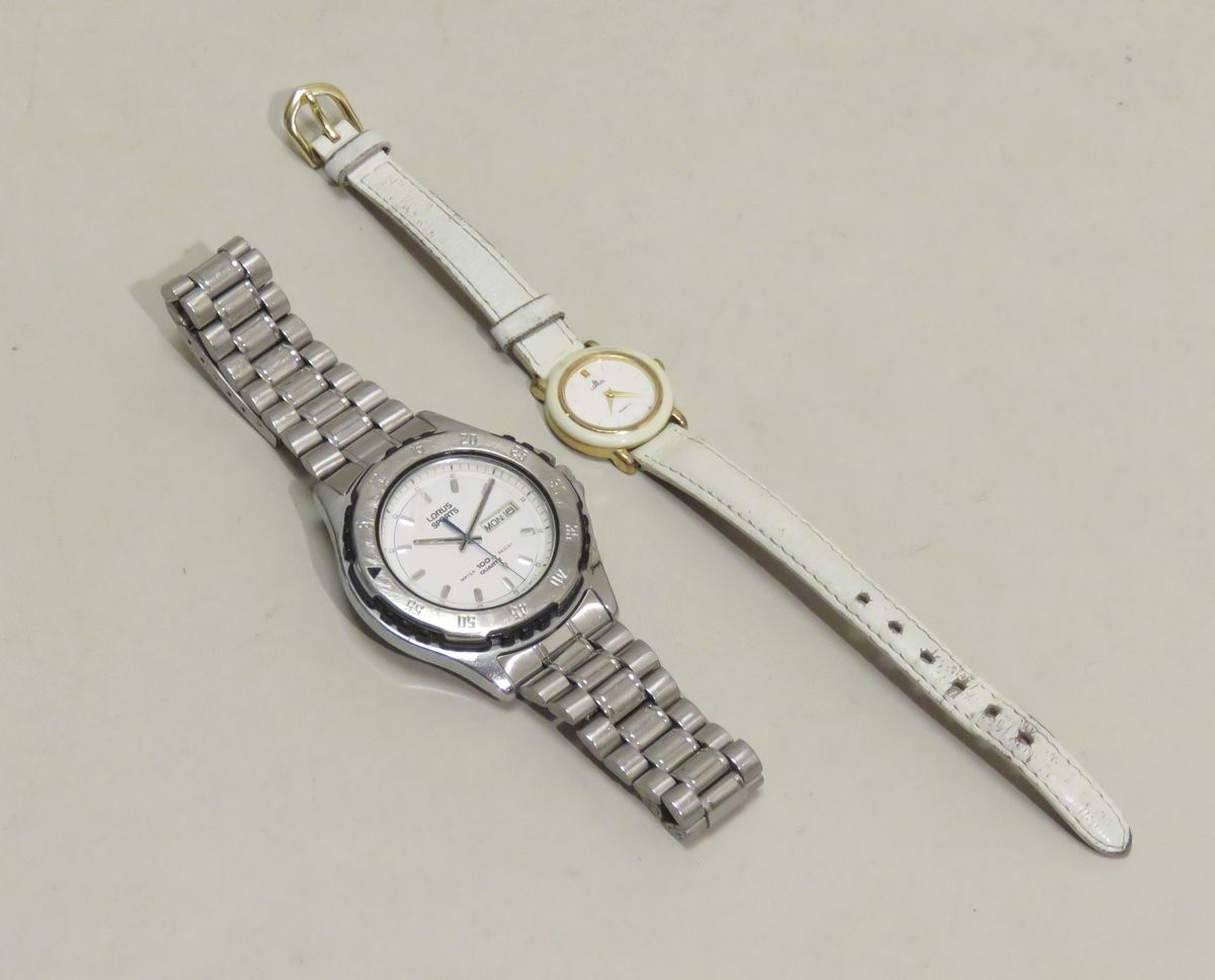 Null LORUS. Lot de deux montres bracelets en l'état (femme et homme). Mouvements&hellip;