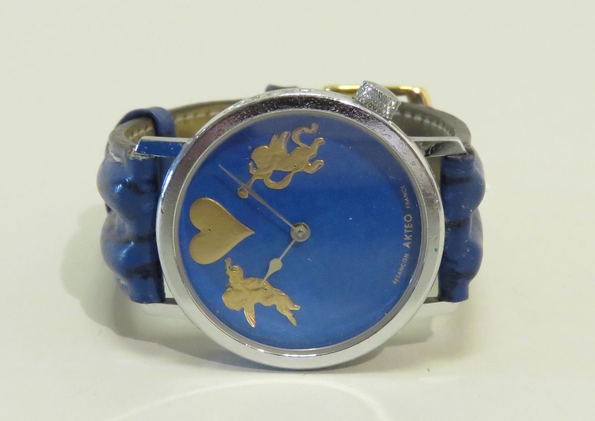 Null AKTEO Besançon, J-C MARESCHAL Design. Armbanduhr "Saint-Valentin" aus Stahl&hellip;
