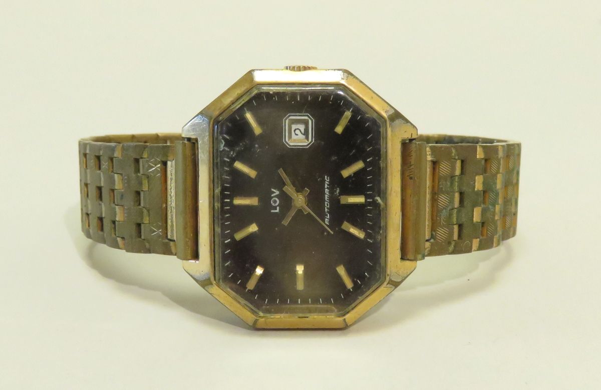 Null LOV. Reloj de pulsera "Vintage" de hombre en acero dorado. La pulsera tiene&hellip;