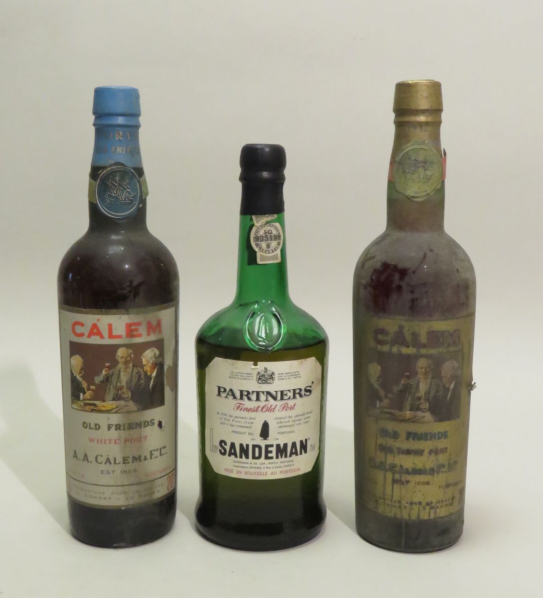 Null Lot of 3 bottles, including: -Calem, Old Friends, White Port, Porto. 1 Bott&hellip;