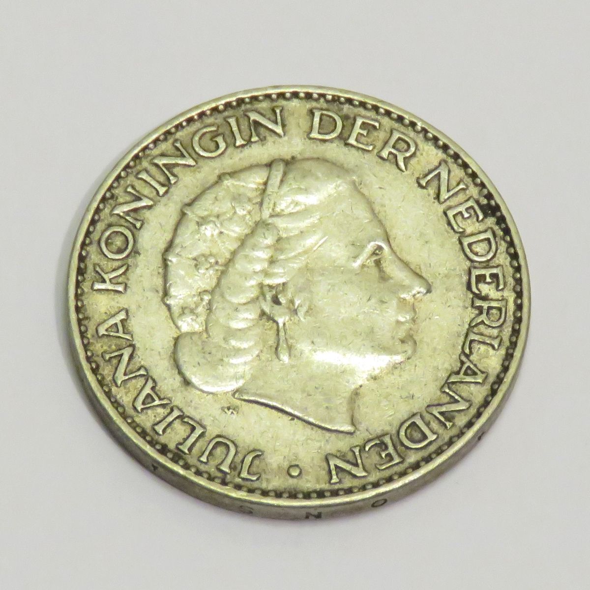 Null 1958年的 "金朱莉安娜1号"（荷兰）银币。重量：6克5。直径：25毫米。