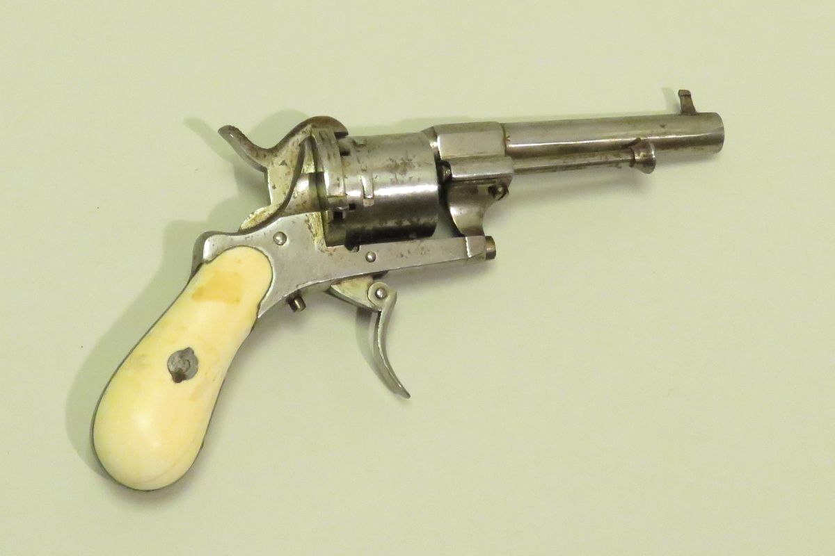 Null Revolver à broche système Lefaucheux, six coups calibre 7 mm.
Canon rond à &hellip;