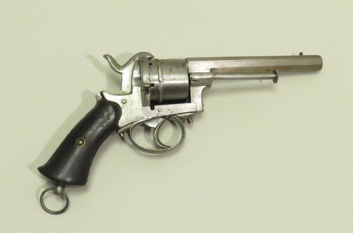 Null Revolver à broche système Lefaucheux, six coups, calibre 9 mm.
Canon à pans&hellip;