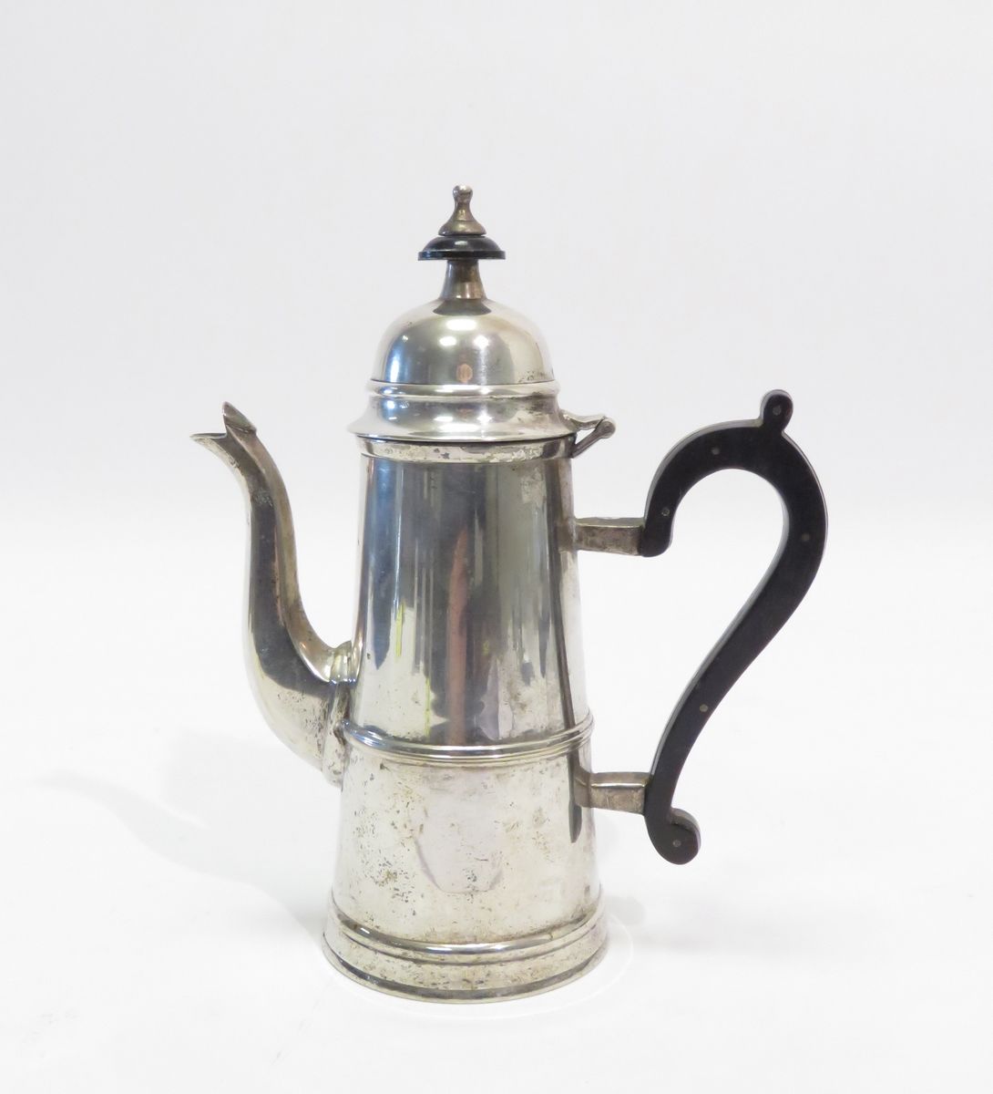 Null E.P.N.S. Small silver-plated teapot. 20th century. 19 x 15.5 cm.