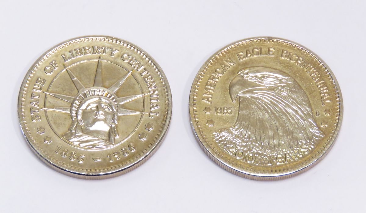 Null Set aus zwei Gedenkmünzen, aus versilbertem Metall "Statue Of Liberty Cente&hellip;
