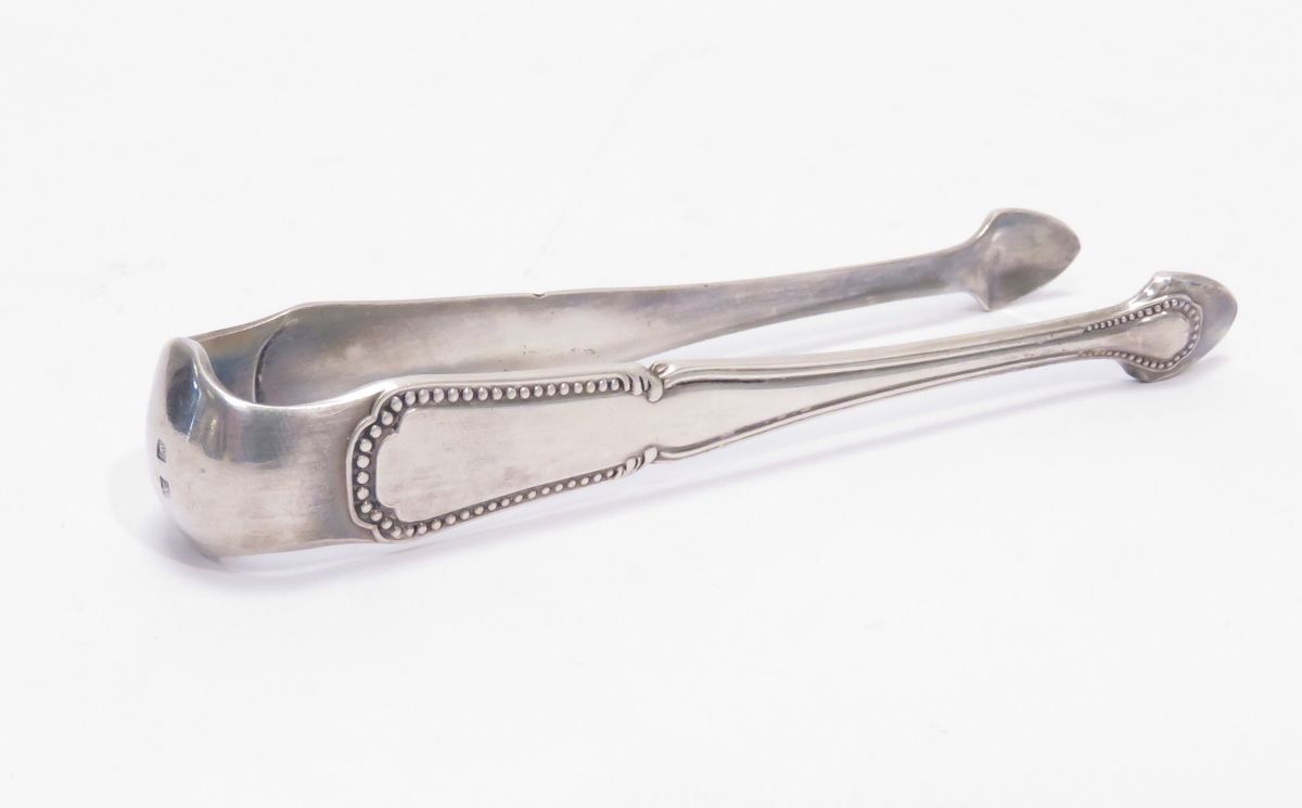 Null Silver plated sugar tongs. 20th century. Length: 13 cm.